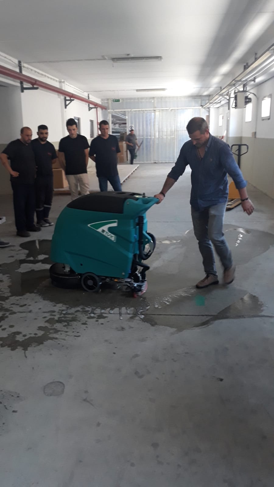 bataryalı zemin temizleme otomatı